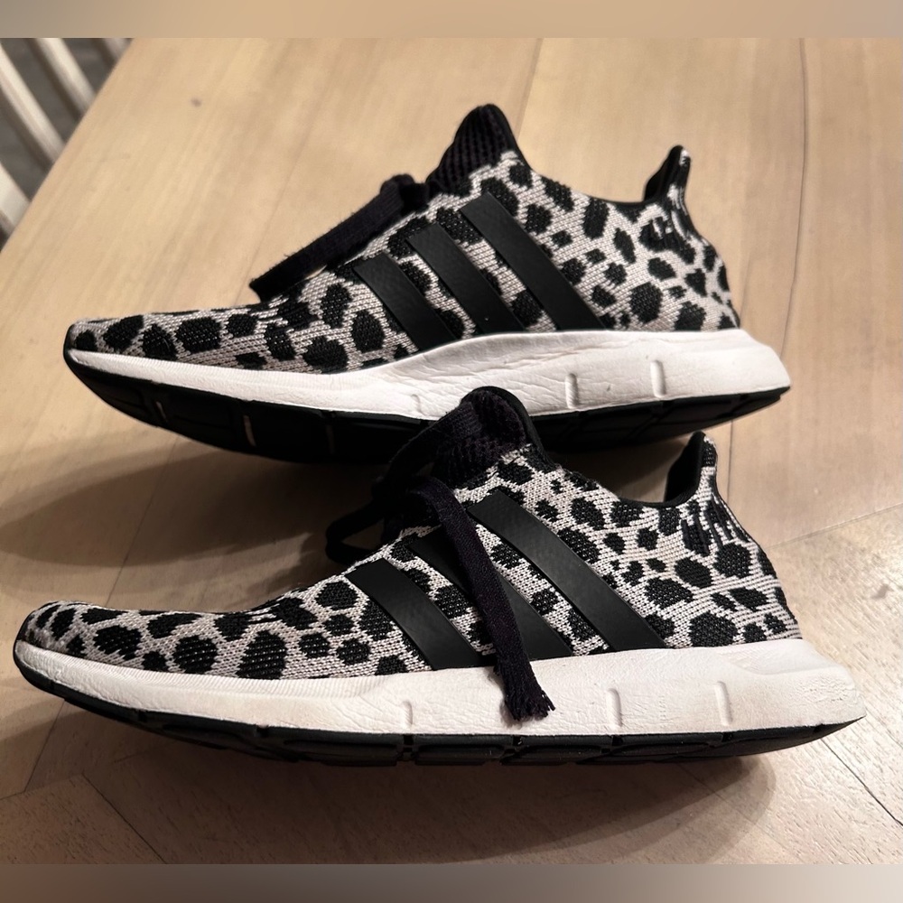 Adidas Womens Swift Run Black and White Animal Print Athletic Sneakers size 6 - Picture 5 of 9